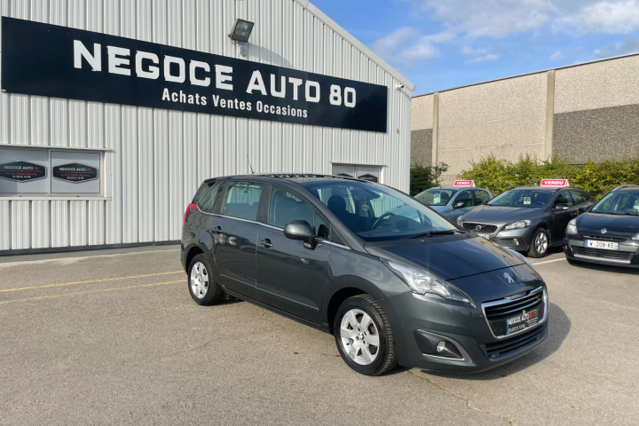 PEUGEOT 5008